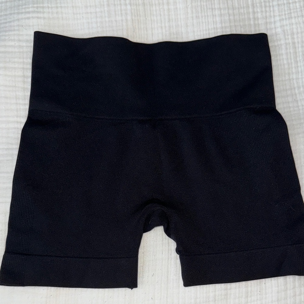 Set Active Black High-Waisted Mini Shorts